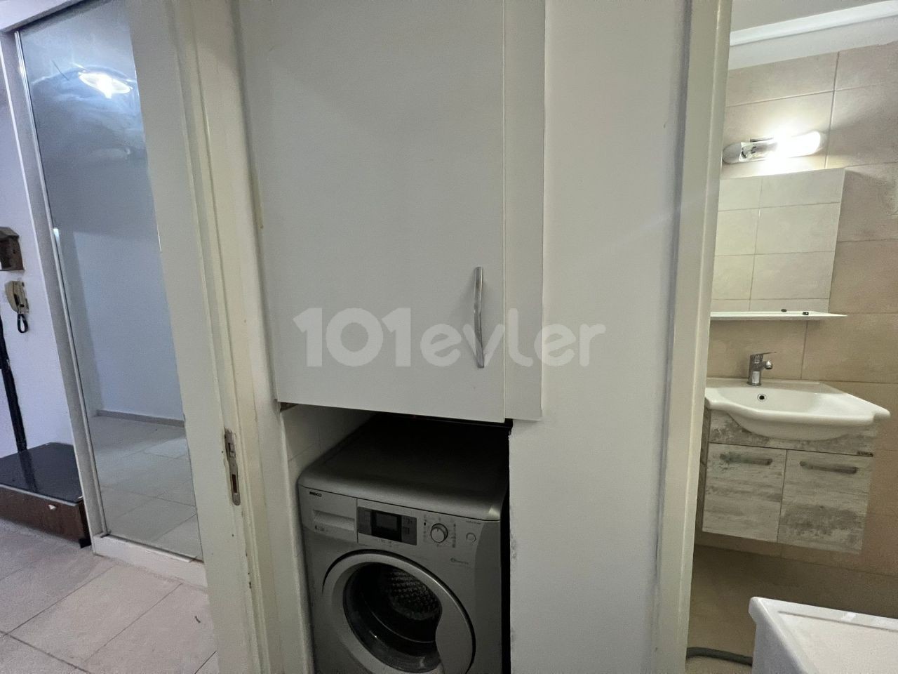 3+1 spacious renovated flat for sale in Köşküçiftlik