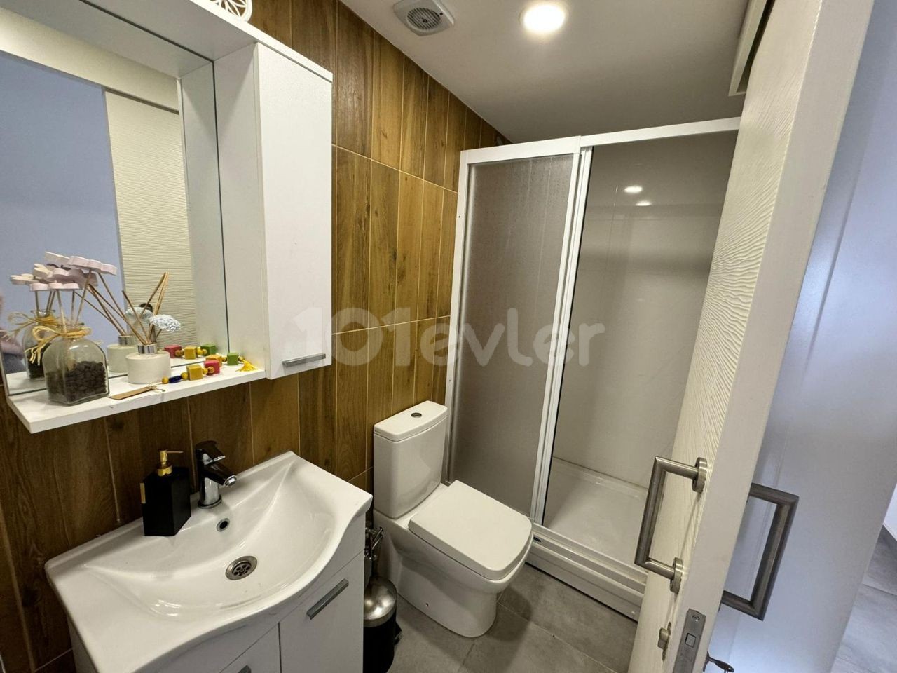 2+1 LARGE FLAT WITH ENSURE BATHROOM AND CLOSET ROOM FOR SALE IN GONYELI