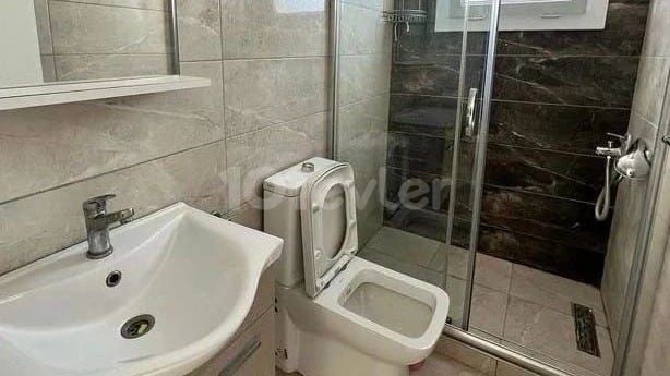 Girne şehir merkezinde deniz ve dağ manzaralı kiralık 2+1 lüks daire