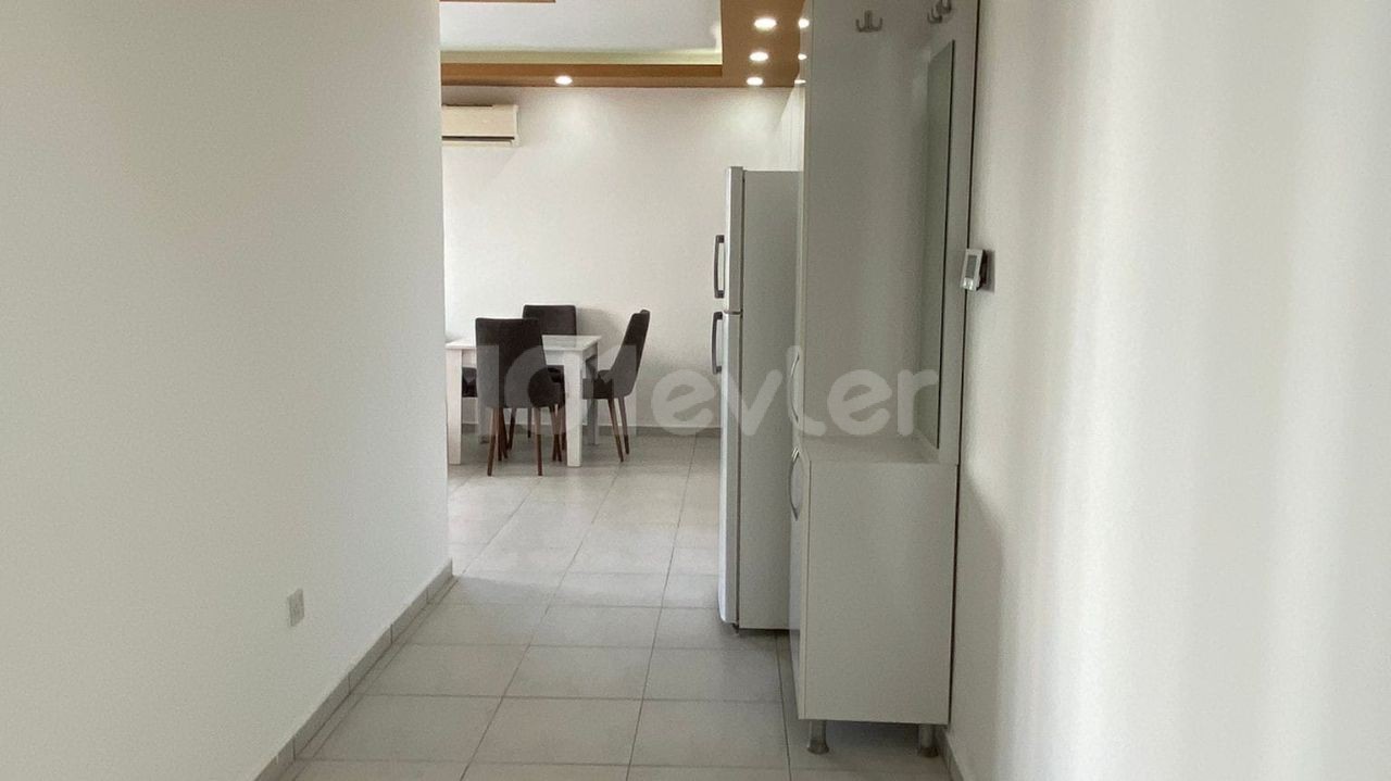 Girne şehir merkezinde deniz manzaralı kiralık 2+1 güzel daire