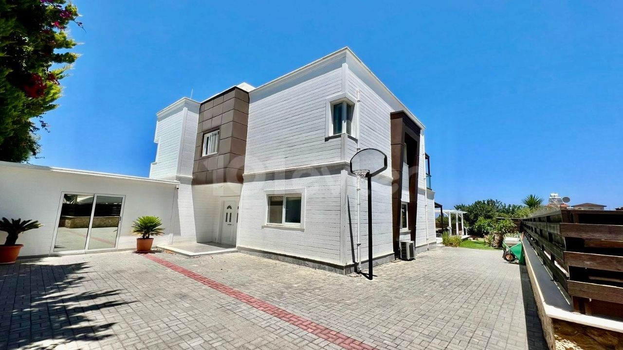 Exquisite 4+1-Villa mit privatem Pool zum Verkauf in Çatalköy: Einzigartiger Luxus mit atemberaubender Aussicht