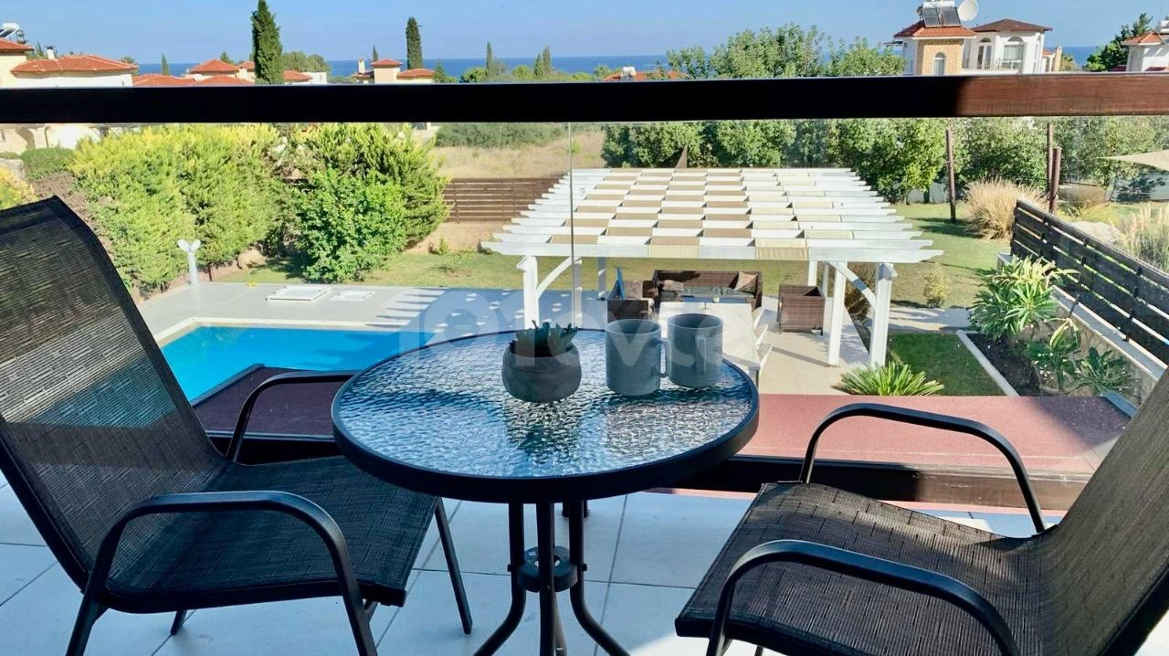 Exquisite 4+1-Villa mit privatem Pool zum Verkauf in Çatalköy: Einzigartiger Luxus mit atemberaubender Aussicht