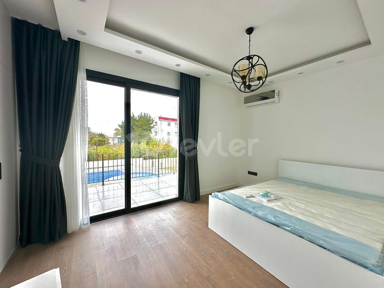 Doppelhaushälfte mit 3 Schlafzimmern zum Verkauf in Karaoğlanoğlu