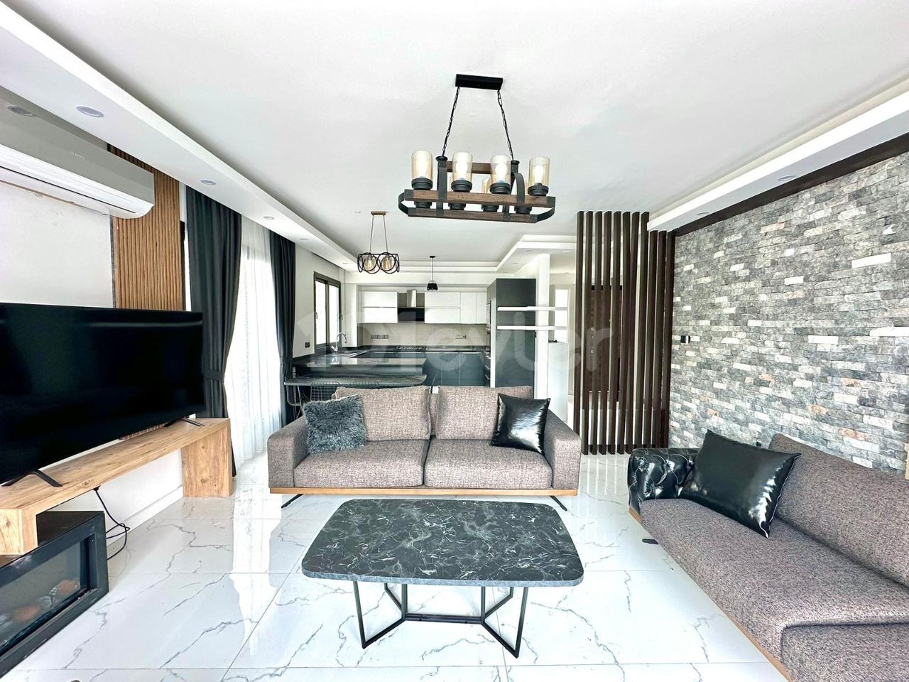 Doppelhaushälfte mit 3 Schlafzimmern zum Verkauf in Karaoğlanoğlu