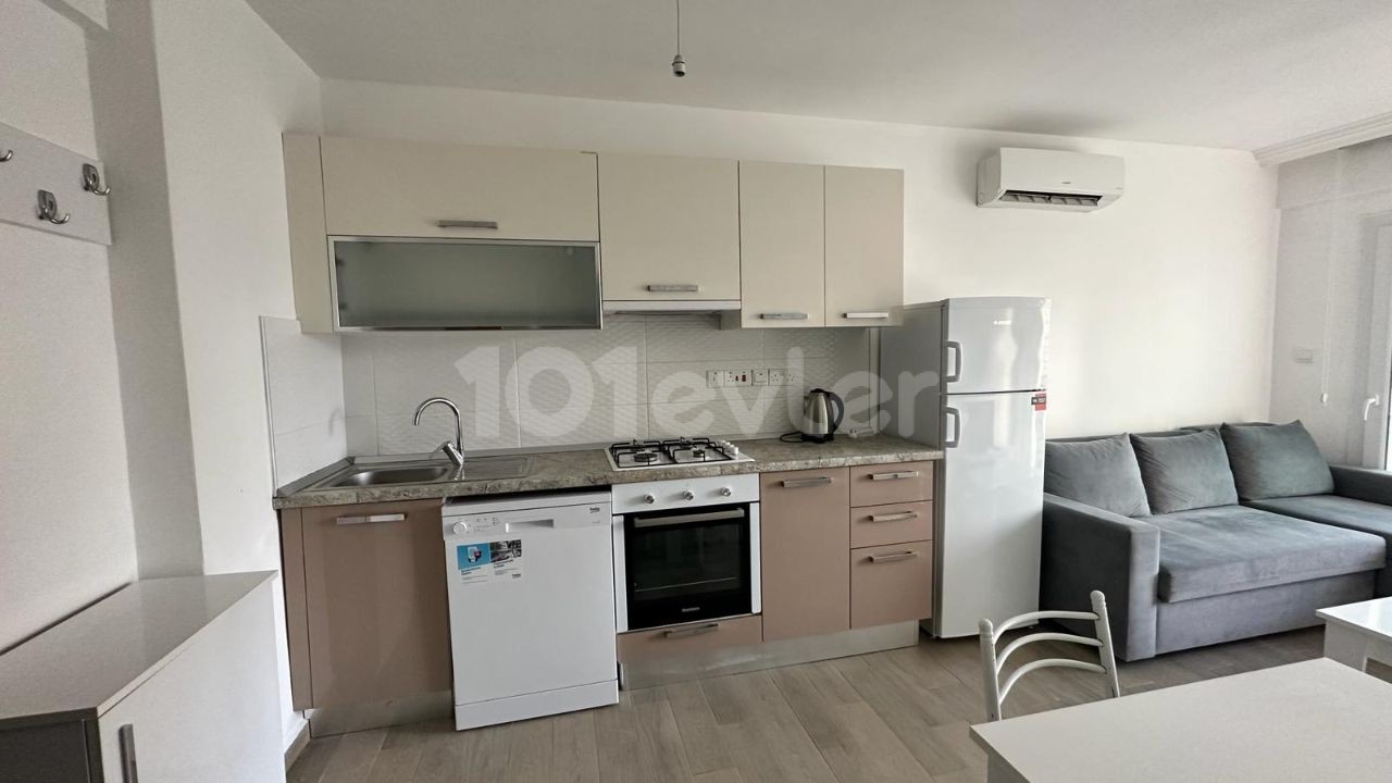 Girne merkezde satılık 1+1 daire