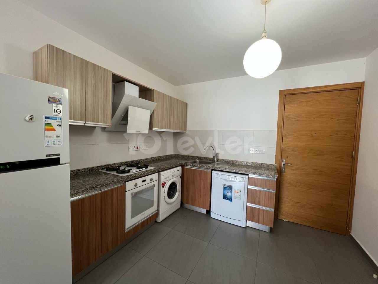 Girne Merkez’de şok fiyata 1+1 full eşyalı daire