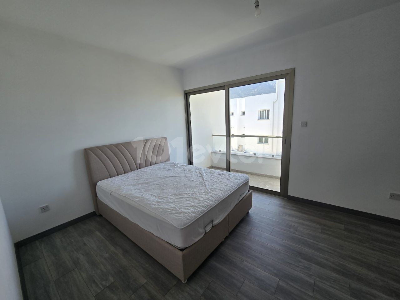 Alsancak'ta 2+1 Site İçerisinde Sıfır Villa