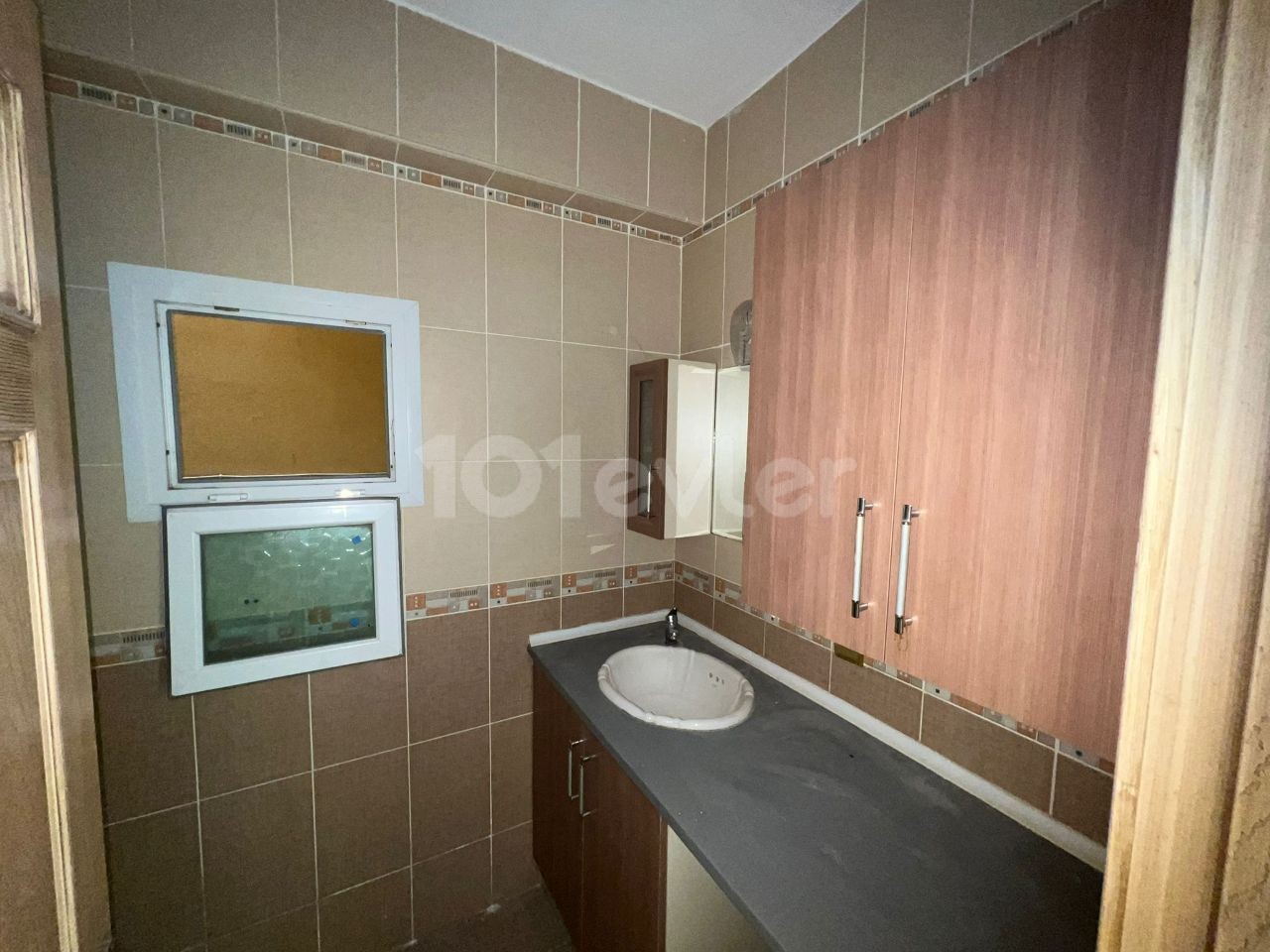 3+1 flat in Kyrenia Center that can be used as both commercial and living space!