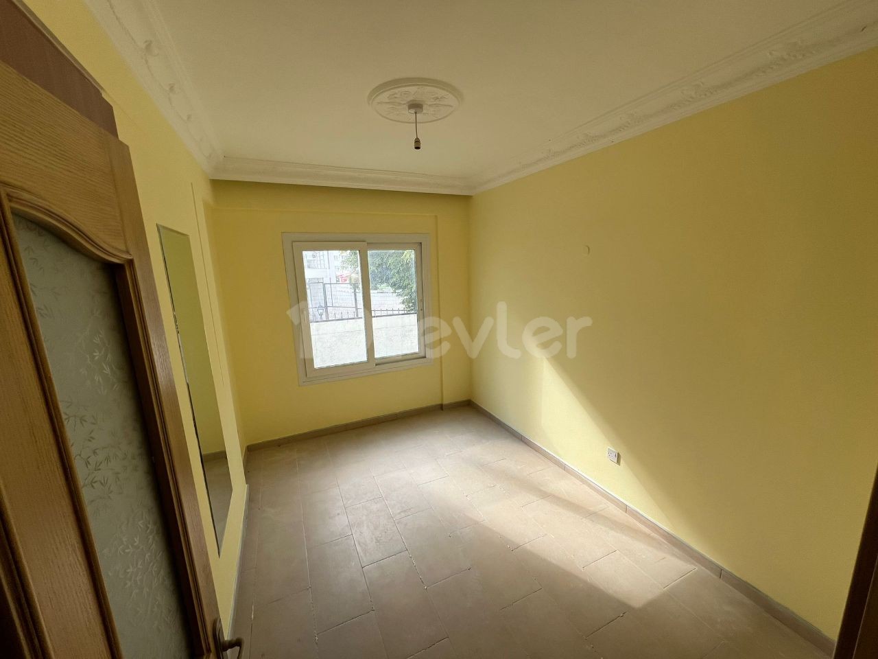 3+1 flat in Kyrenia Center that can be used as both commercial and living space!