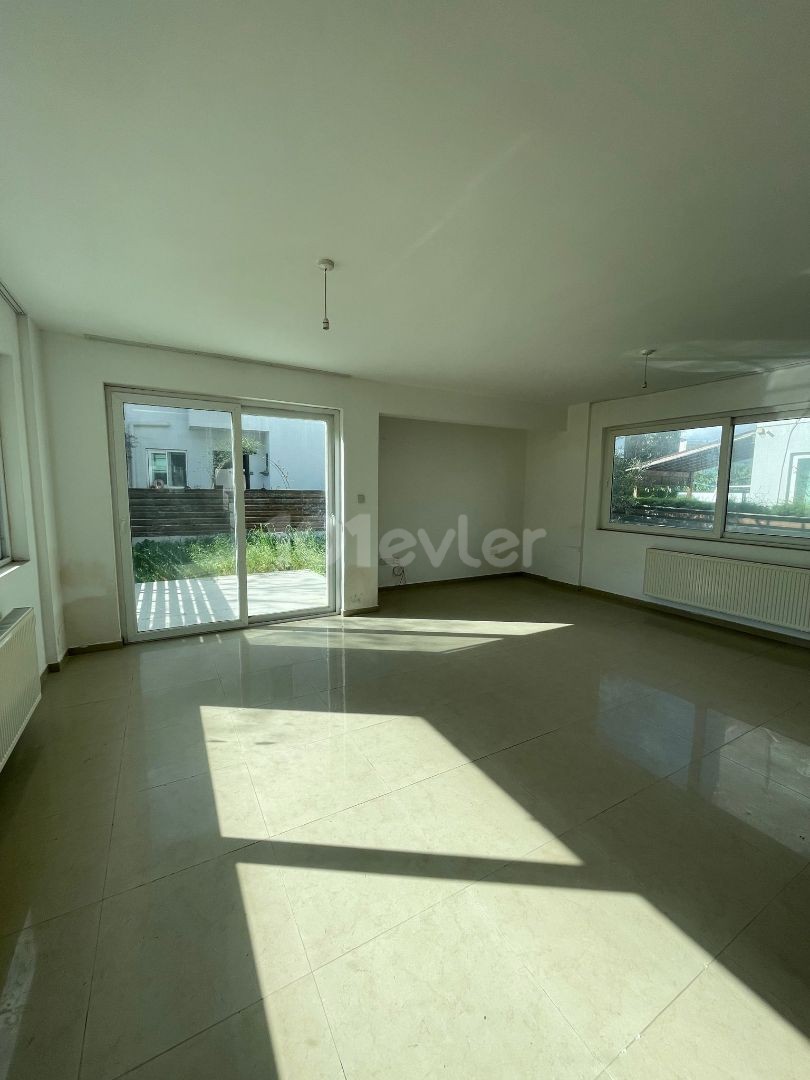 Opportunity Triplex Villa in Küçük Kaymaklı 158.000 stg Turkish Title