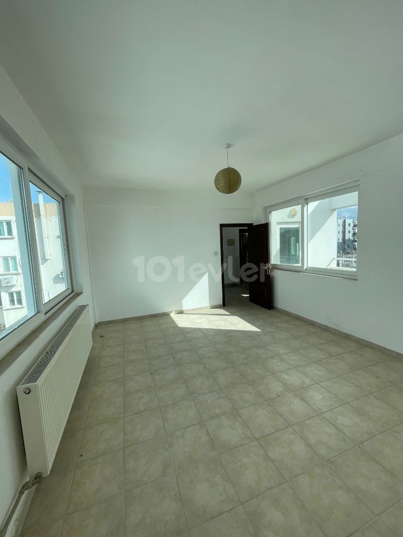 Opportunity Triplex Villa in Küçük Kaymaklı 158.000 stg Turkish Title