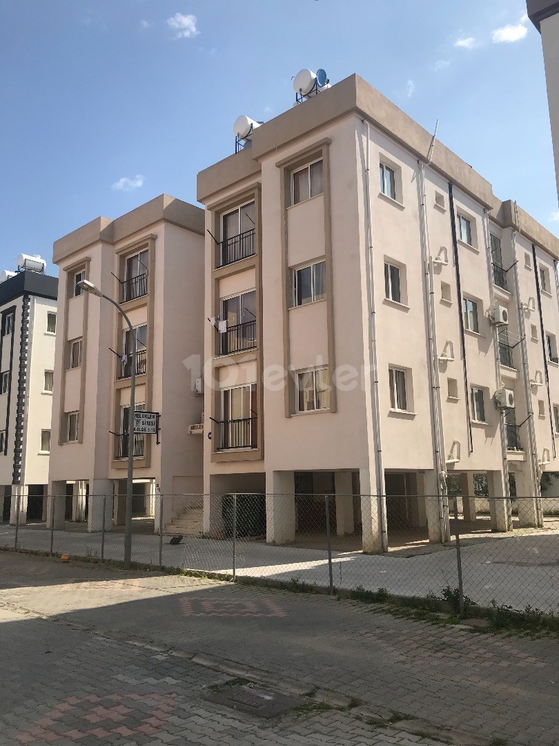 A COMPLETE BUILDING FOR SALE IN LEKOSH MITRELI ** 