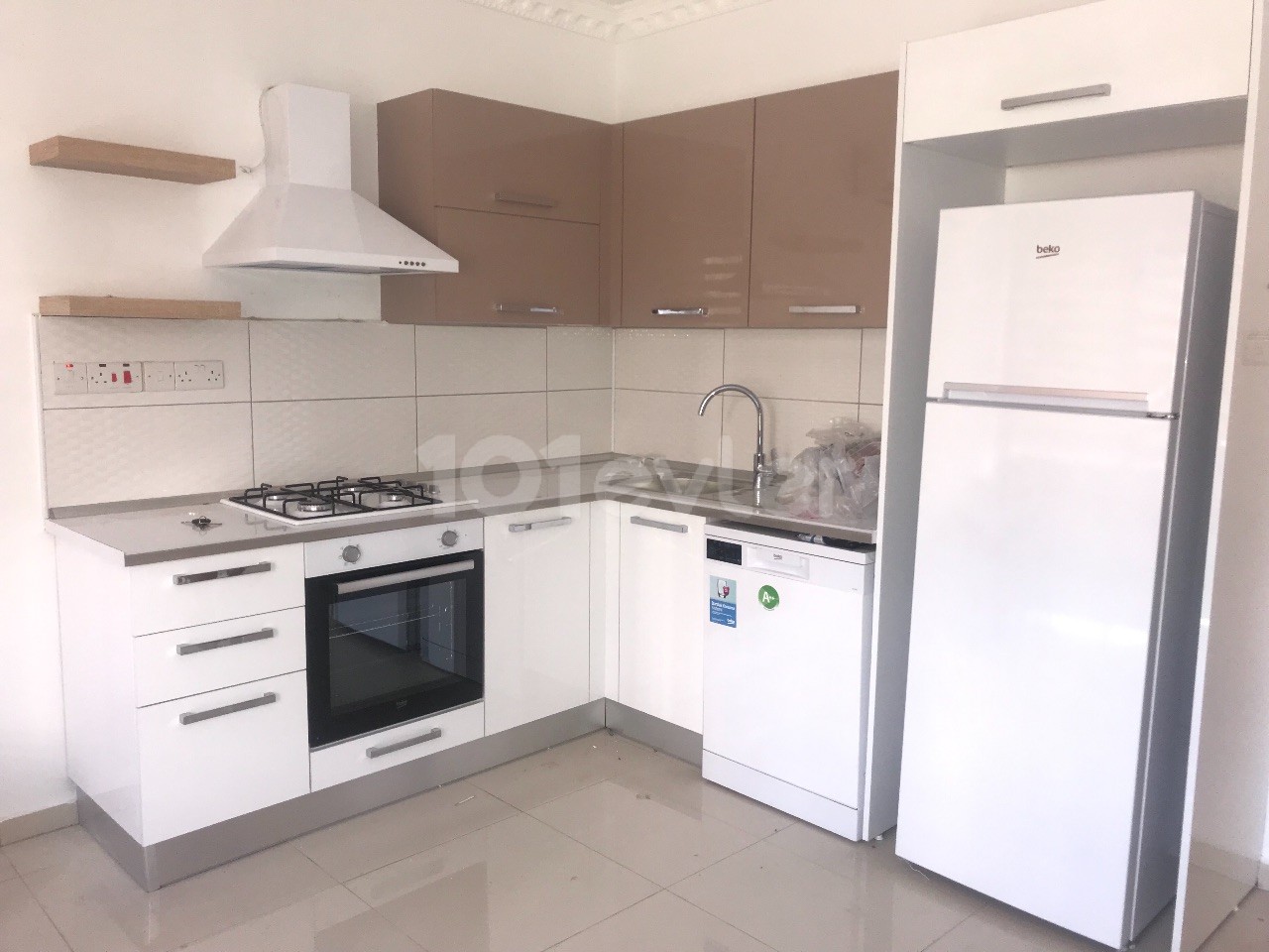 Girne Merkezde 1+1  Eşyalı Satılık Daire 