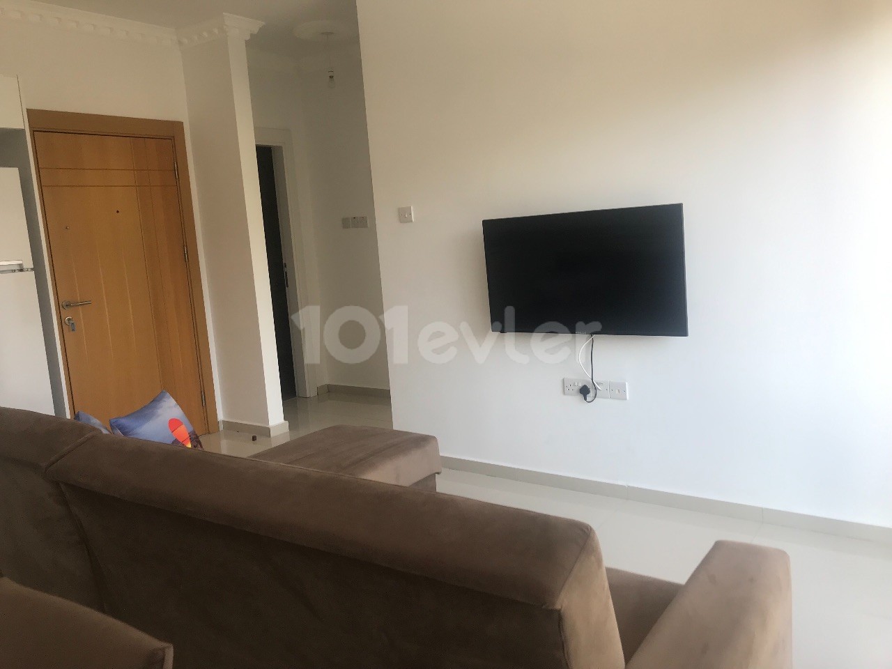 Girne Merkezde 1+1  Eşyalı Satılık Daire 