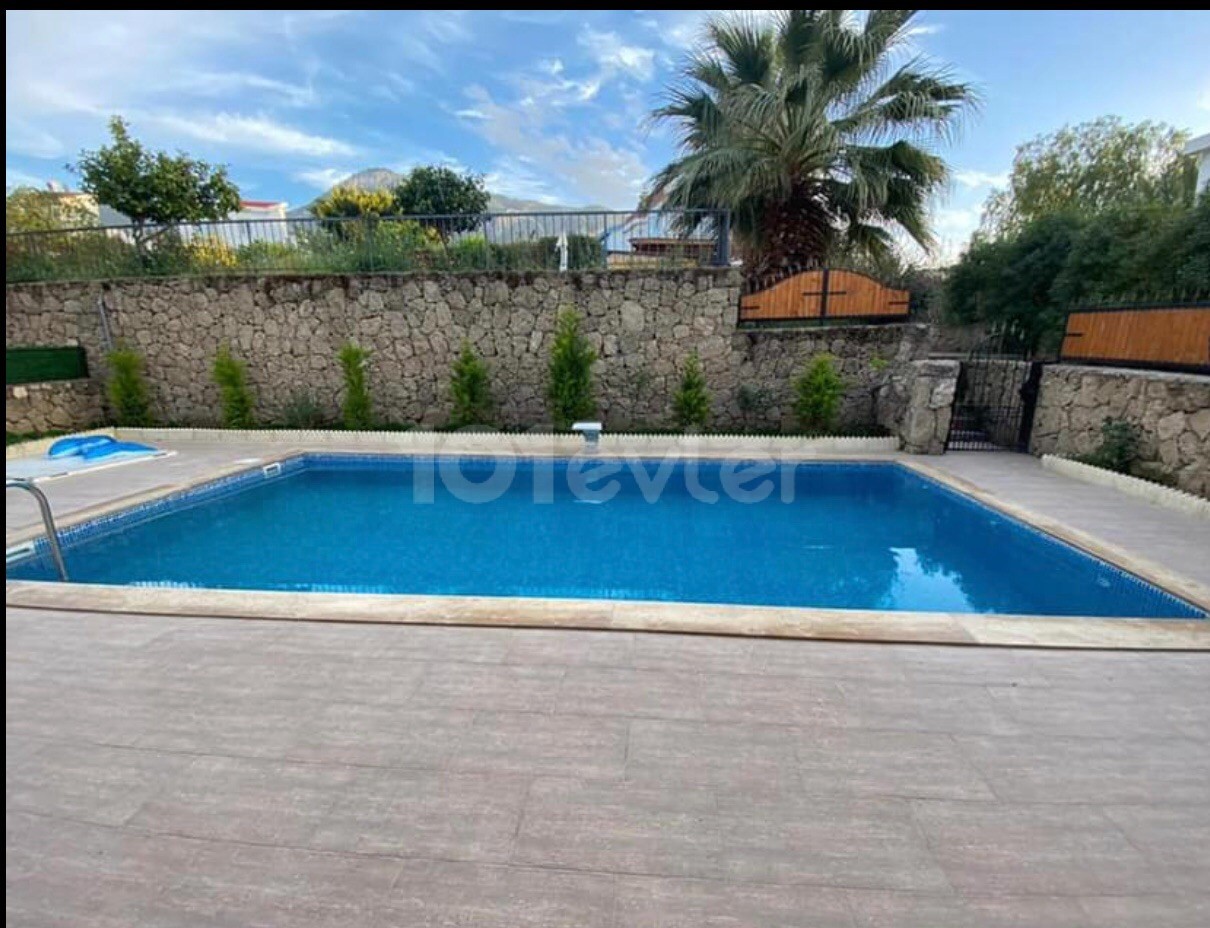 Villa Zu Vermieten Mit Privatem Pool In Kyrenia Bellapaiste ** 
