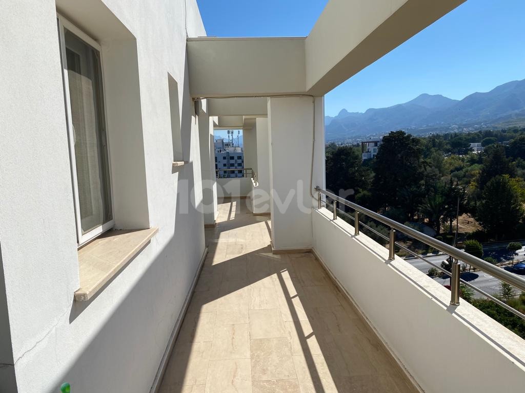 2+1 Penthouse Zu Vermieten Im Zentrum Von Kyrenia ** 