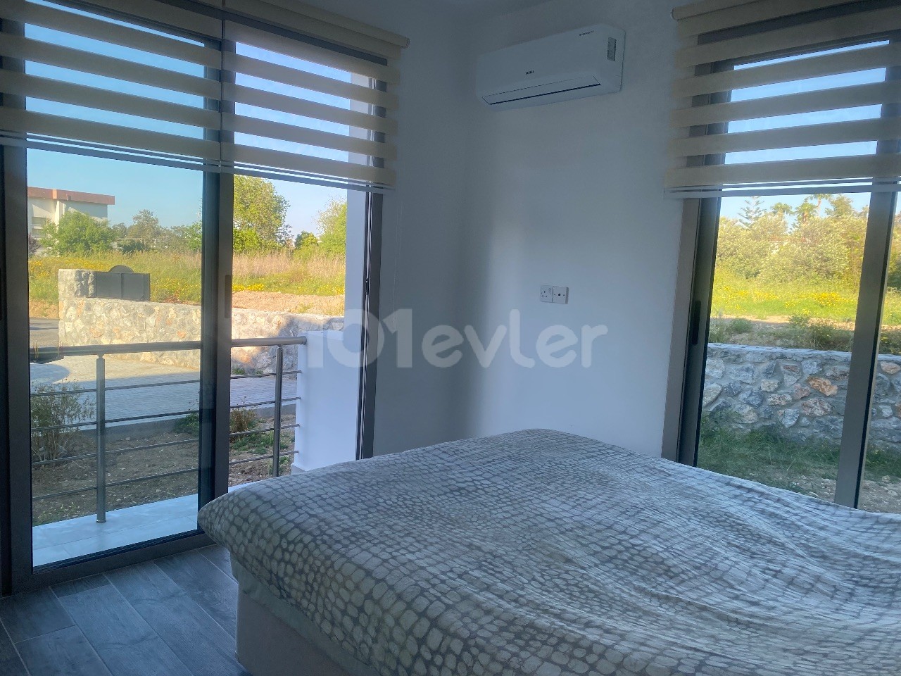 Girne Alsancak  Havuzlu Sitede 2+1  Satılık Daire