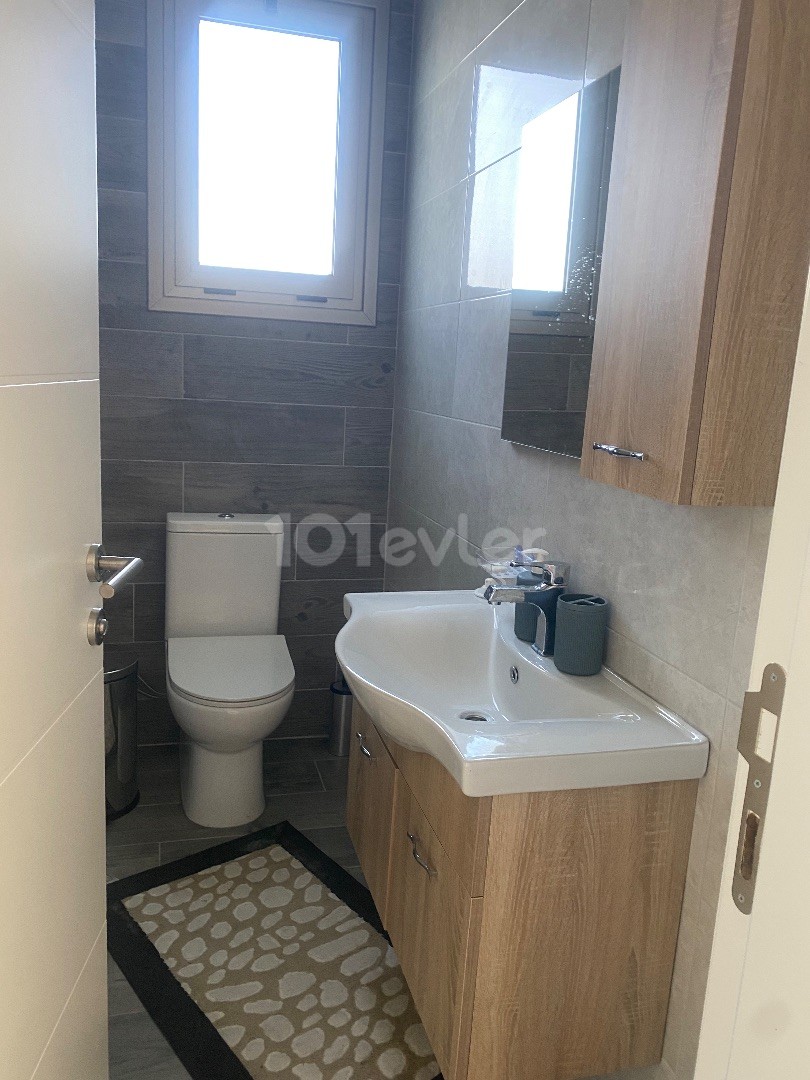 Girne Alsancak  Havuzlu Sitede 2+1  Satılık Daire