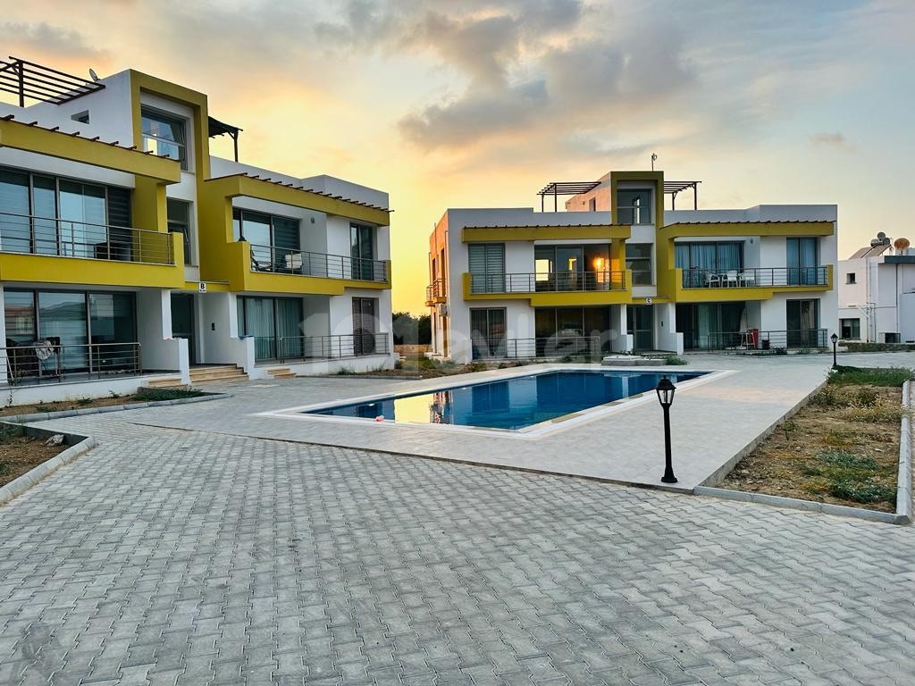 Girne Alsancak  Havuzlu Sitede 2+1  Satılık Daire