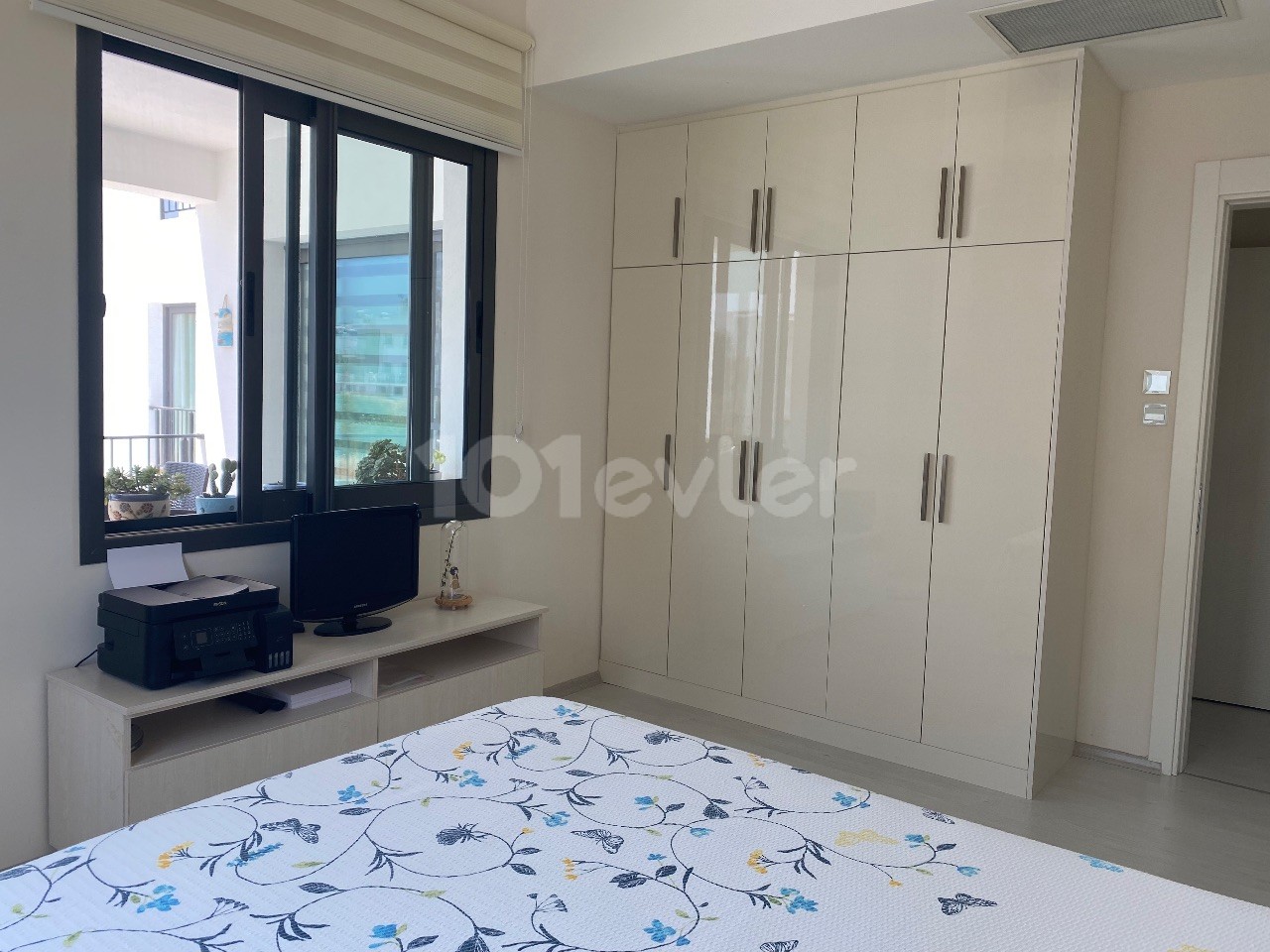 Girne Zeytinlikte Havuzlu Sitede 3+1 Satılık Daire