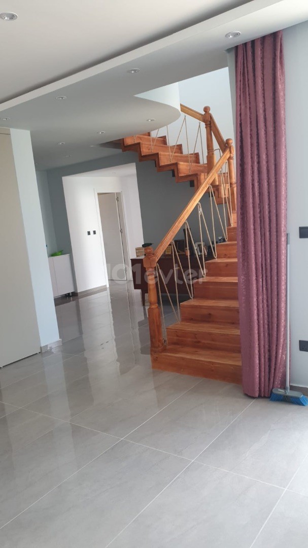 Çatalköyde 4+1 Havuzlu Kiralık Villa 