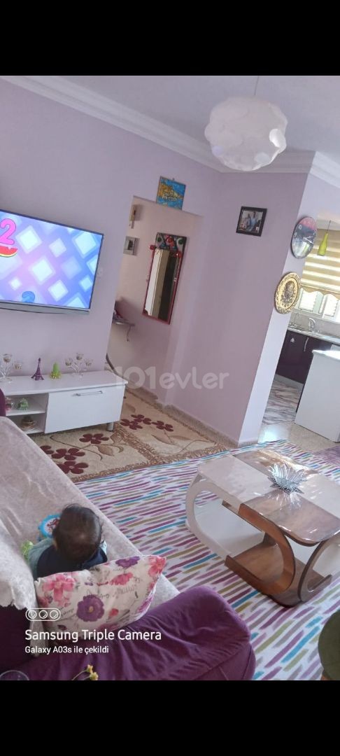 2+1 eşyalariyla verilecek 100m2 daire market yüru mesafesinde duraklara yakın  eşyalı 