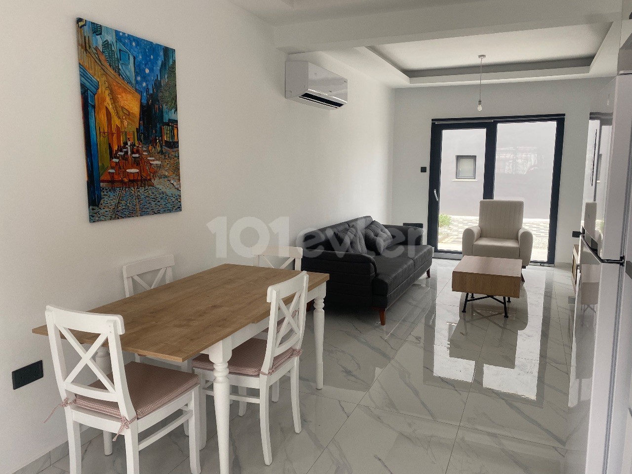 2+1 Flat for Rent in a Complex with Pool in Alsancak, Kyrenia