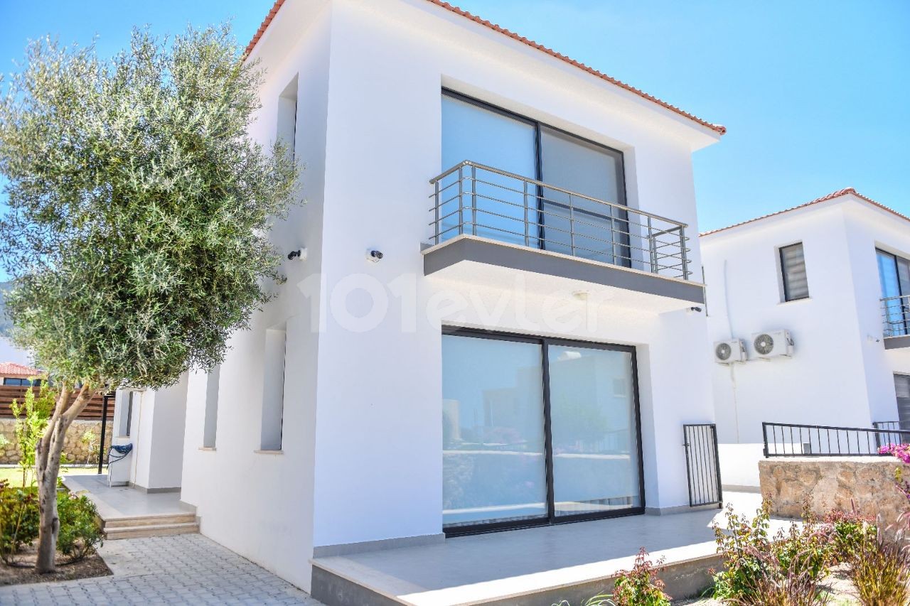 4+1 Twin Villa with Pool for Sale in Edremit, Kyrenia