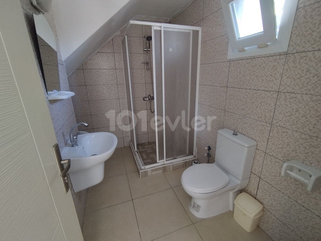 Girne Karaoğlanoğlu Bahçeli Kiralık 1+1 Eşyalı Daire 