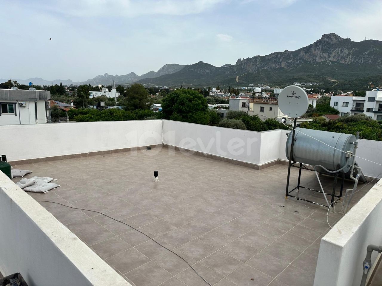 Furnished 1+1 Large Flat with Terrace for Rent in Girne Karaoğlanoğlu