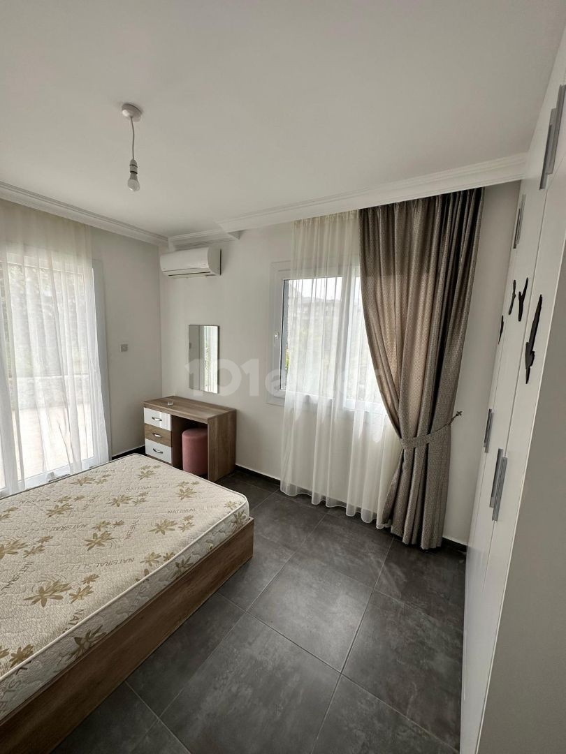 آپارتمان مبله 1+1 بزرگ با تراس برای اجاره در Girne Karaoğlanoğlu