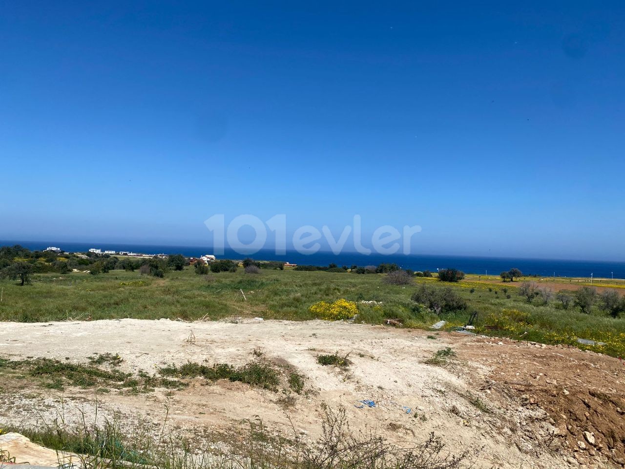 FÜR DEN BAU GEEIGNET - KAUFGELEGENHEIT IN EINEM SICH SCHNELL ENTWICKELNDEN BAUGEBIET - BLICK AUF DIE BERGE UND DAS MEER