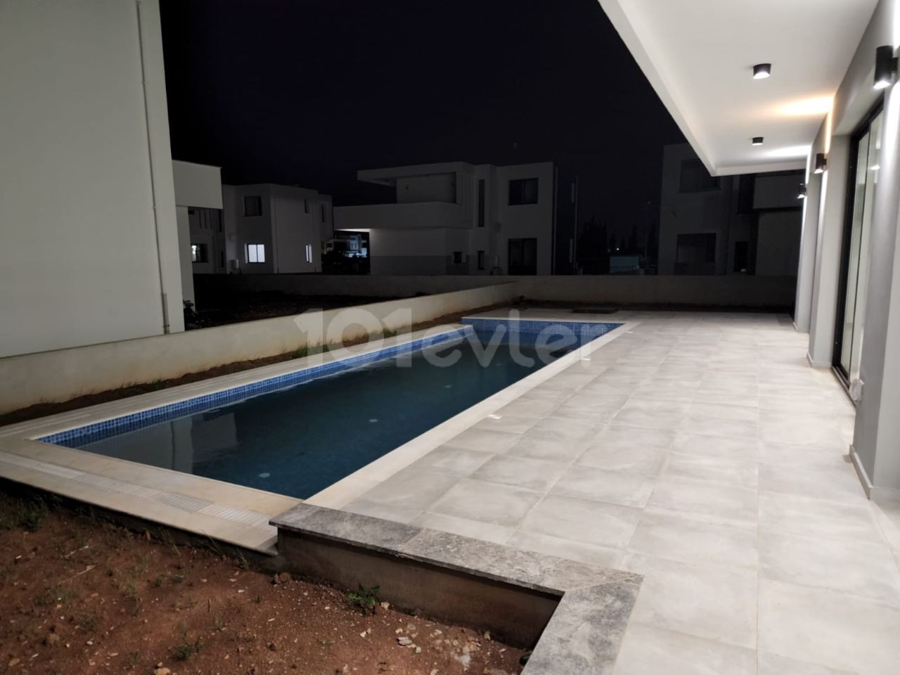 LUXURIOUS NEW FINISHED VILLA - LONG BEACH POPULER LOCATION, WITH POOL