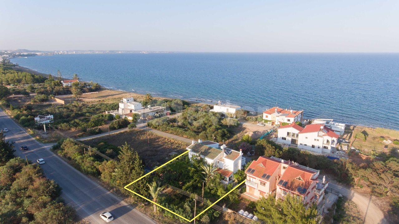 Private Designvilla direkt am Meer mit großem Garten und Terrasse in Iskele