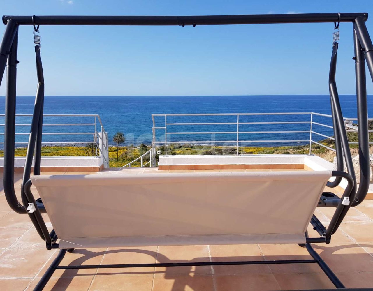 Wohnung zu vermieten mit Dachterrasse und Meerblick