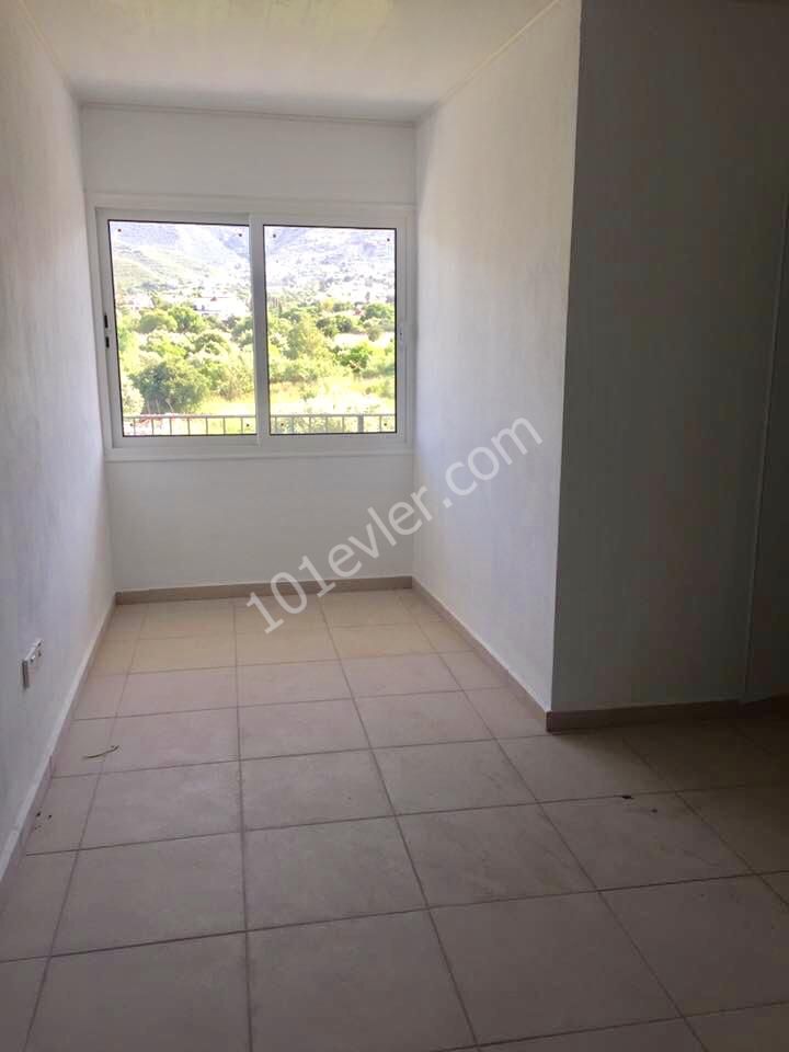 Flat To Rent in Alsancak, Kyrenia