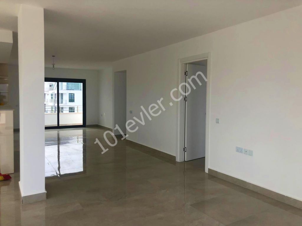 GİRNE MERKEZDE 240 M2 3+1   PENTHOUSE 