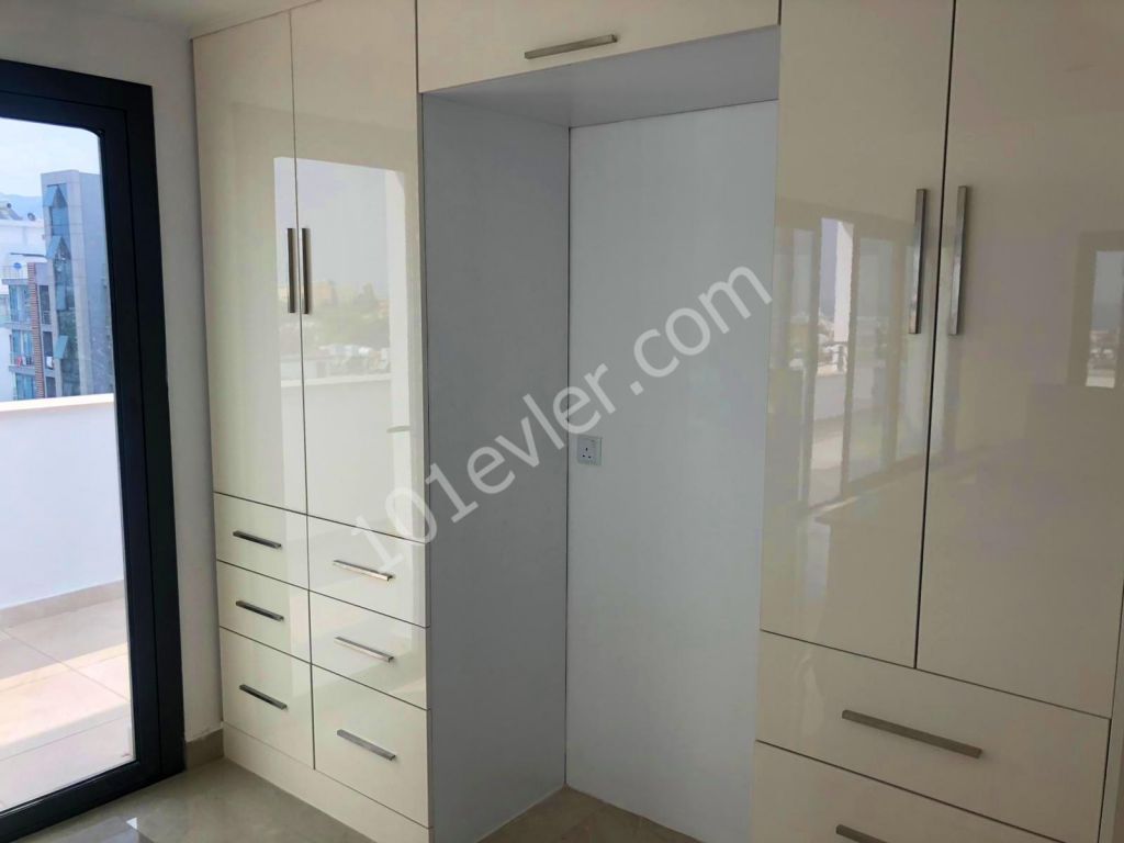 GİRNE MERKEZDE 240 M2 3+1   PENTHOUSE 