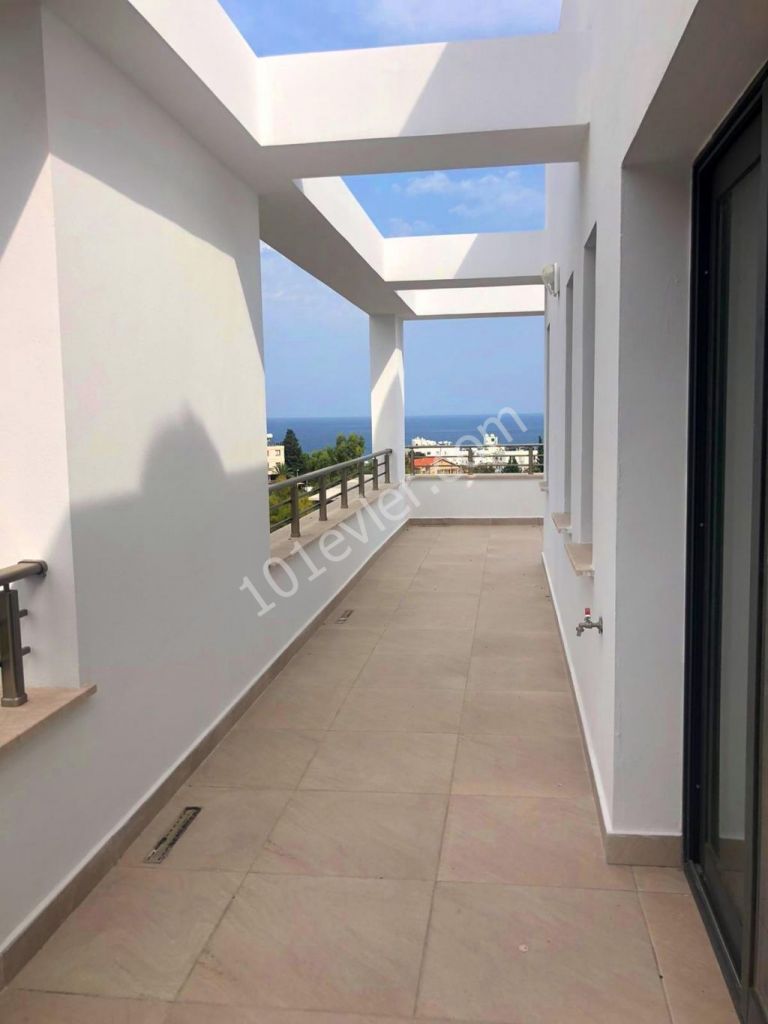 GİRNE MERKEZDE 240 M2 3+1   PENTHOUSE 