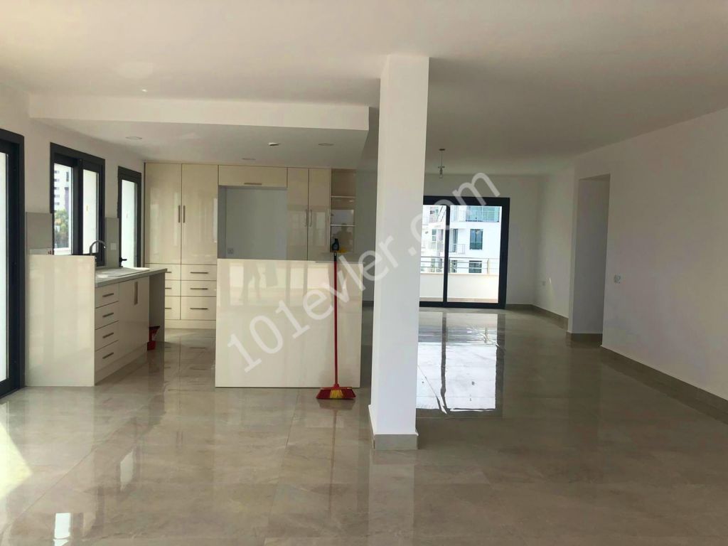 GİRNE MERKEZDE 240 M2 3+1   PENTHOUSE 