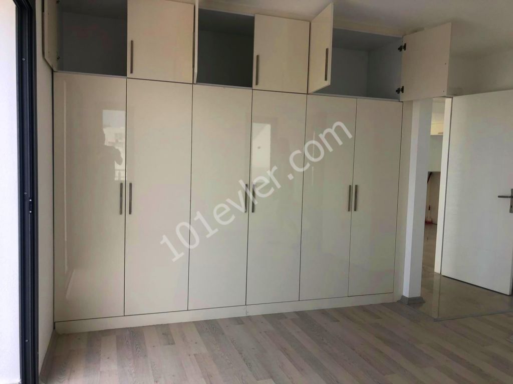 GİRNE MERKEZDE 240 M2 3+1   PENTHOUSE 