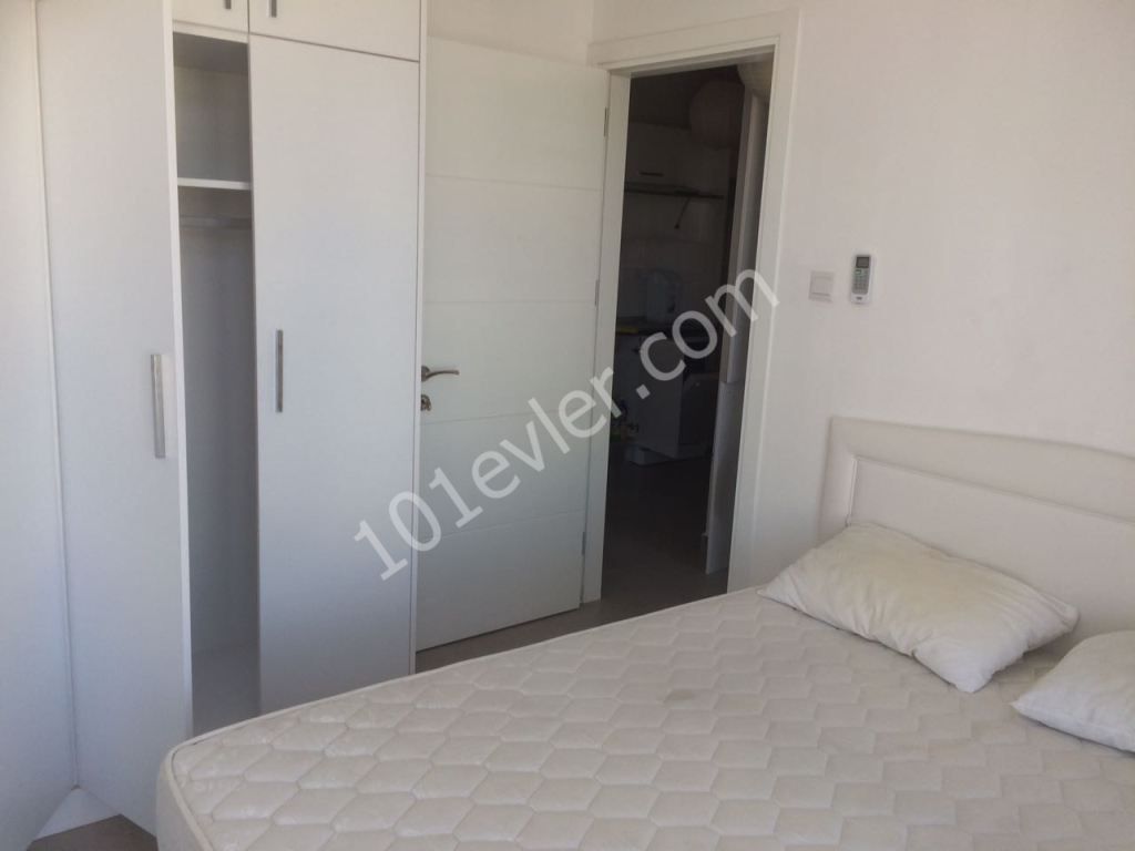 GİRNE MERKEZ DE GENİŞ, BALKONLU DENİZ MANZARALI LUX DAİRE 0542-8885177