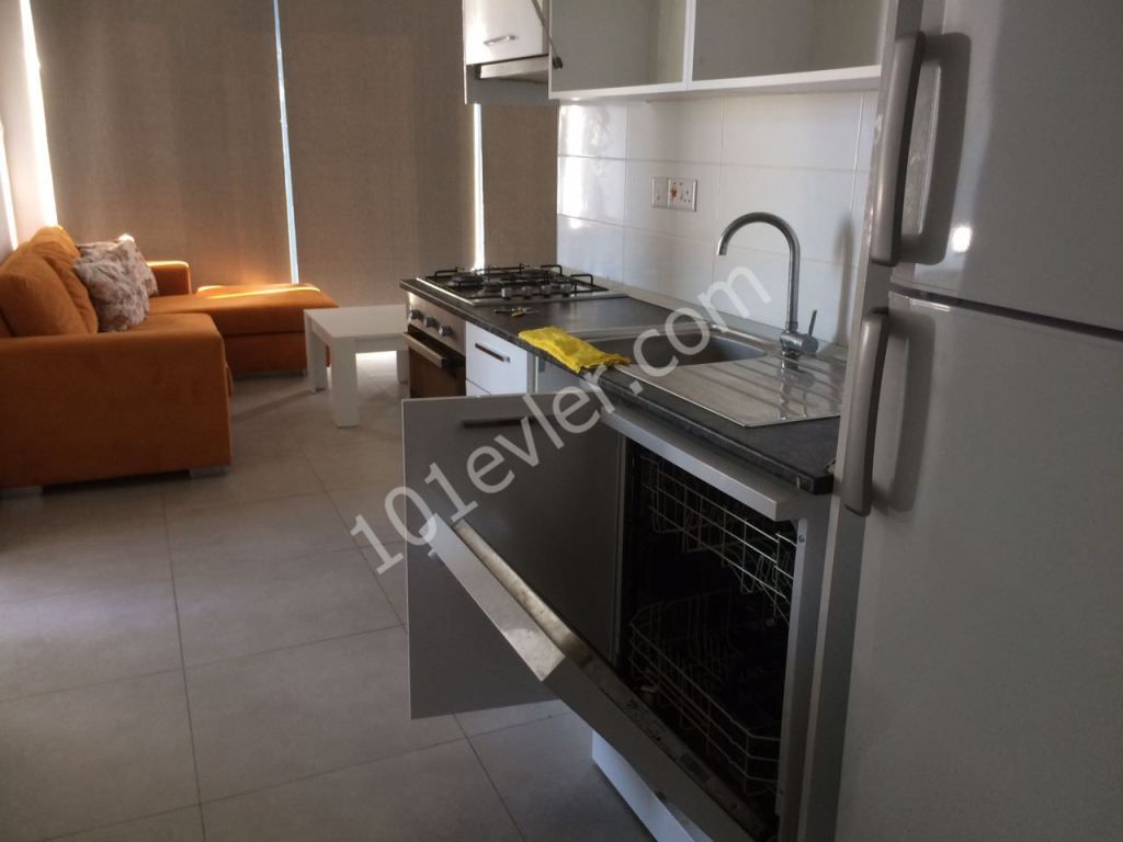 GİRNE MERKEZ DE GENİŞ, BALKONLU DENİZ MANZARALI LUX DAİRE 0542-8885177