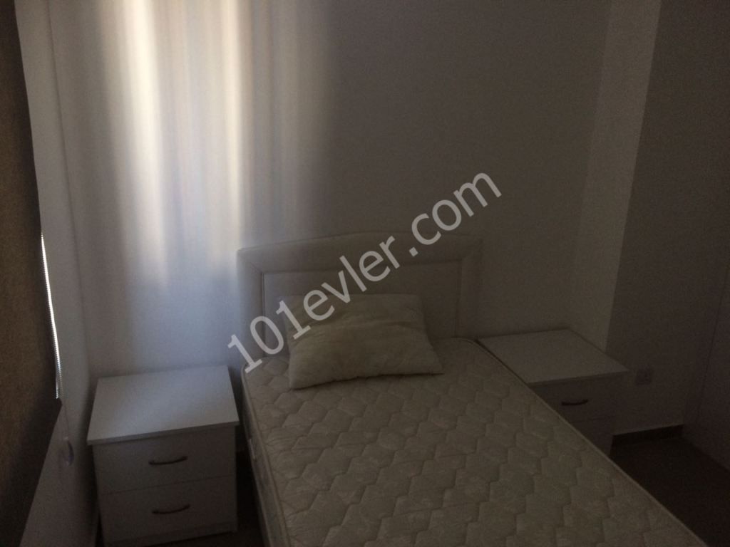 GİRNE MERKEZ DE GENİŞ, BALKONLU DENİZ MANZARALI LUX DAİRE 0542-8885177