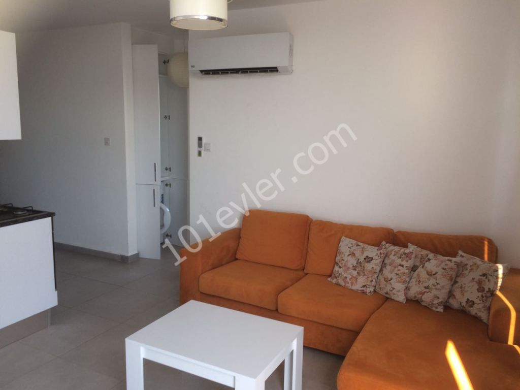 GİRNE MERKEZ DE GENİŞ, BALKONLU DENİZ MANZARALI LUX DAİRE 0542-8885177