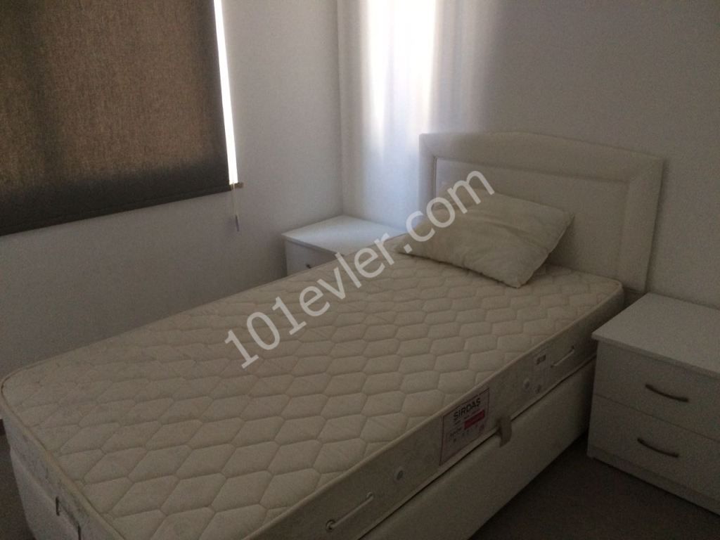 GİRNE MERKEZ DE GENİŞ, BALKONLU DENİZ MANZARALI LUX DAİRE 0542-8885177