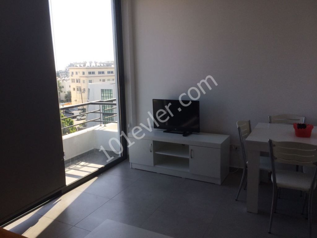 GİRNE MERKEZ DE GENİŞ, BALKONLU DENİZ MANZARALI LUX DAİRE 0542-8885177