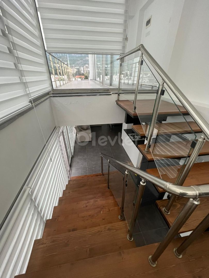 3+1 FULL 189M2 LUXUS PENTHOUSE in Kyrenia Zentrum