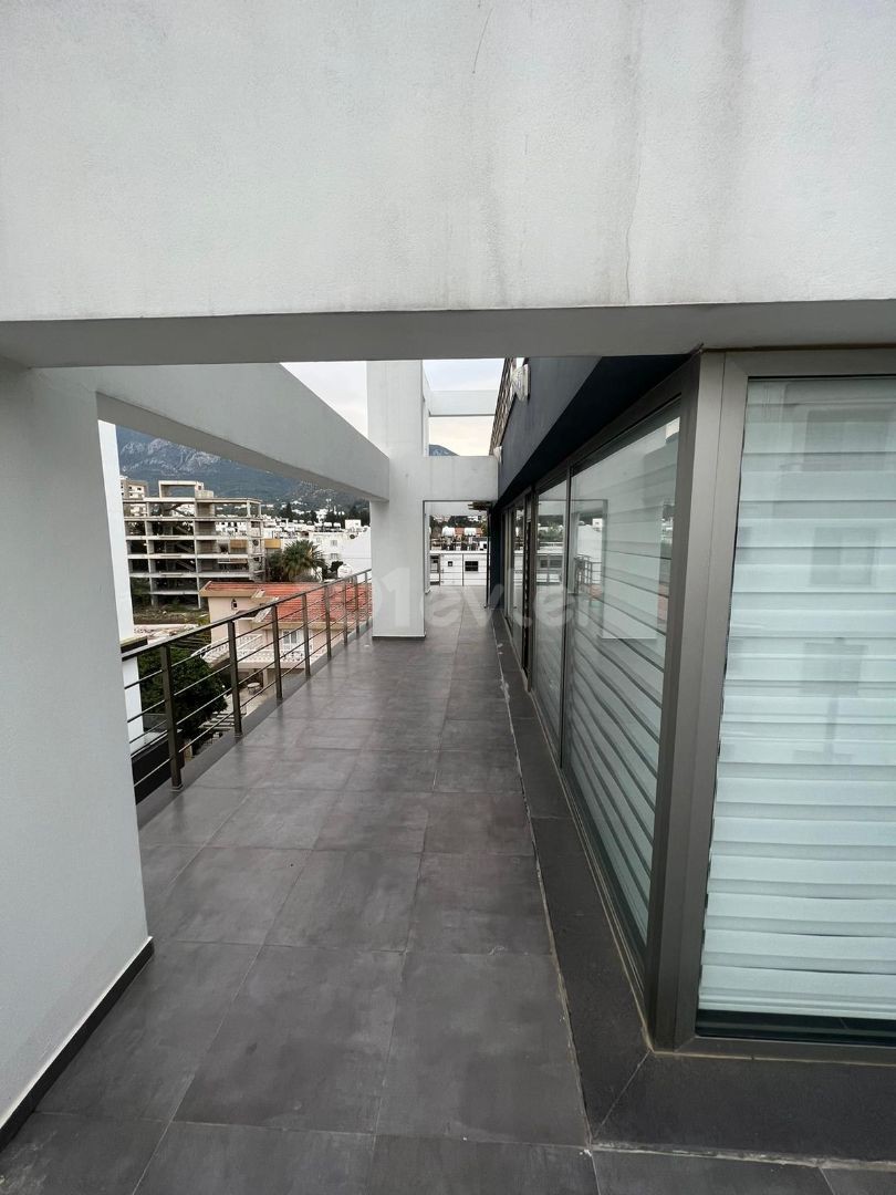 Girne Merkezde Tam 189M2 İki Katlu Dublex Penthouse Sıfır!