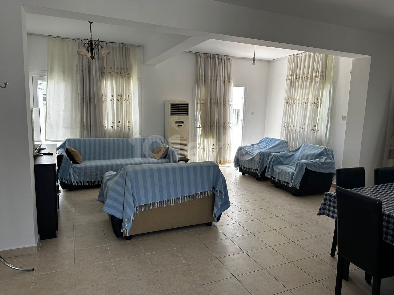 4+1 Penthouse for rent in Kyrenia Center, right behind Karakum Grand Pasha Hotel